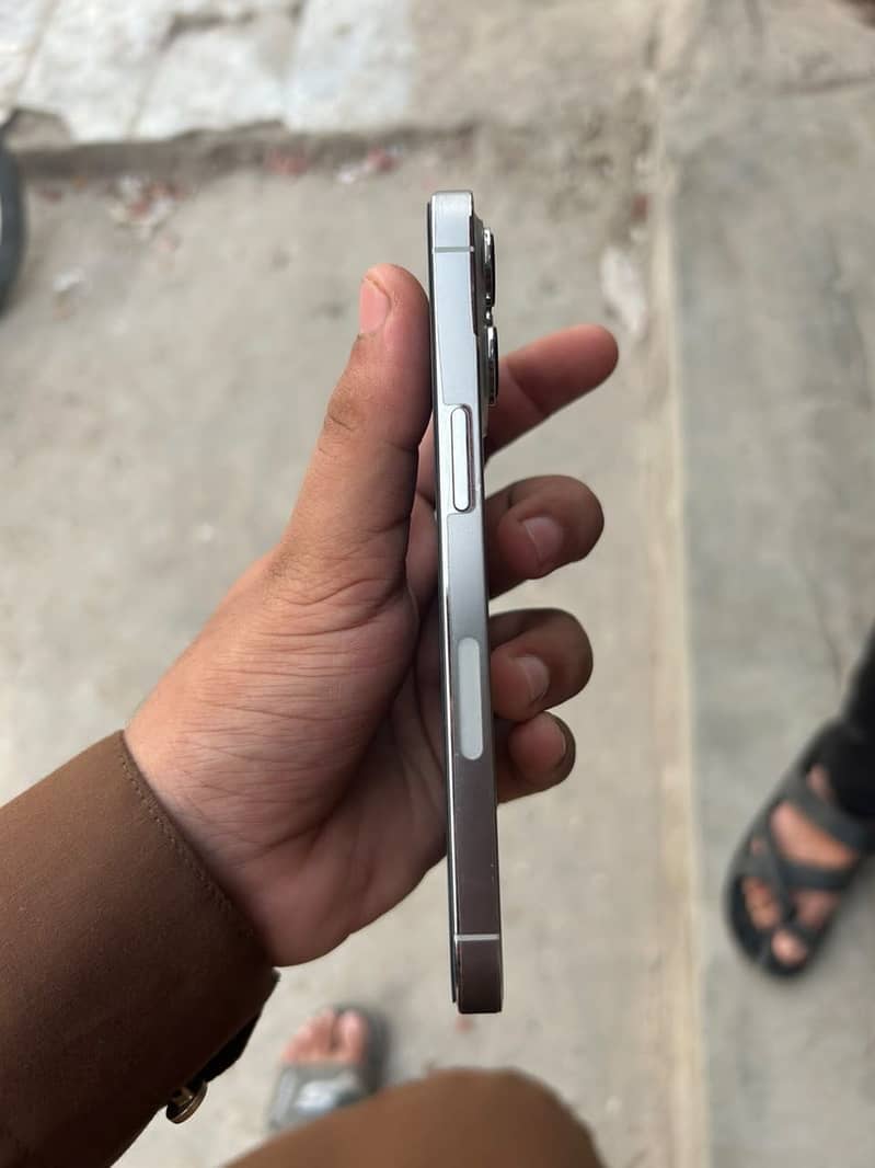 Apple iPhone 13 Pro 1