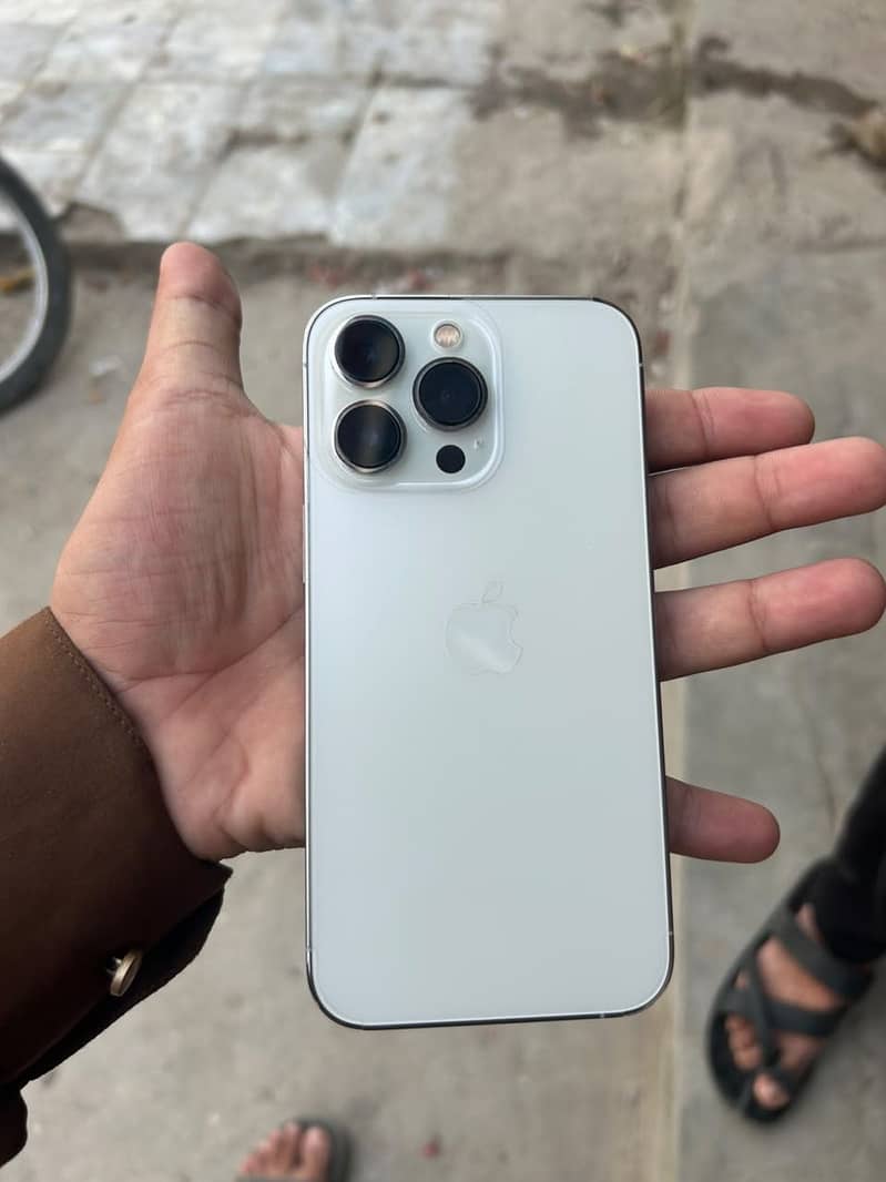 Apple iPhone 13 Pro 2