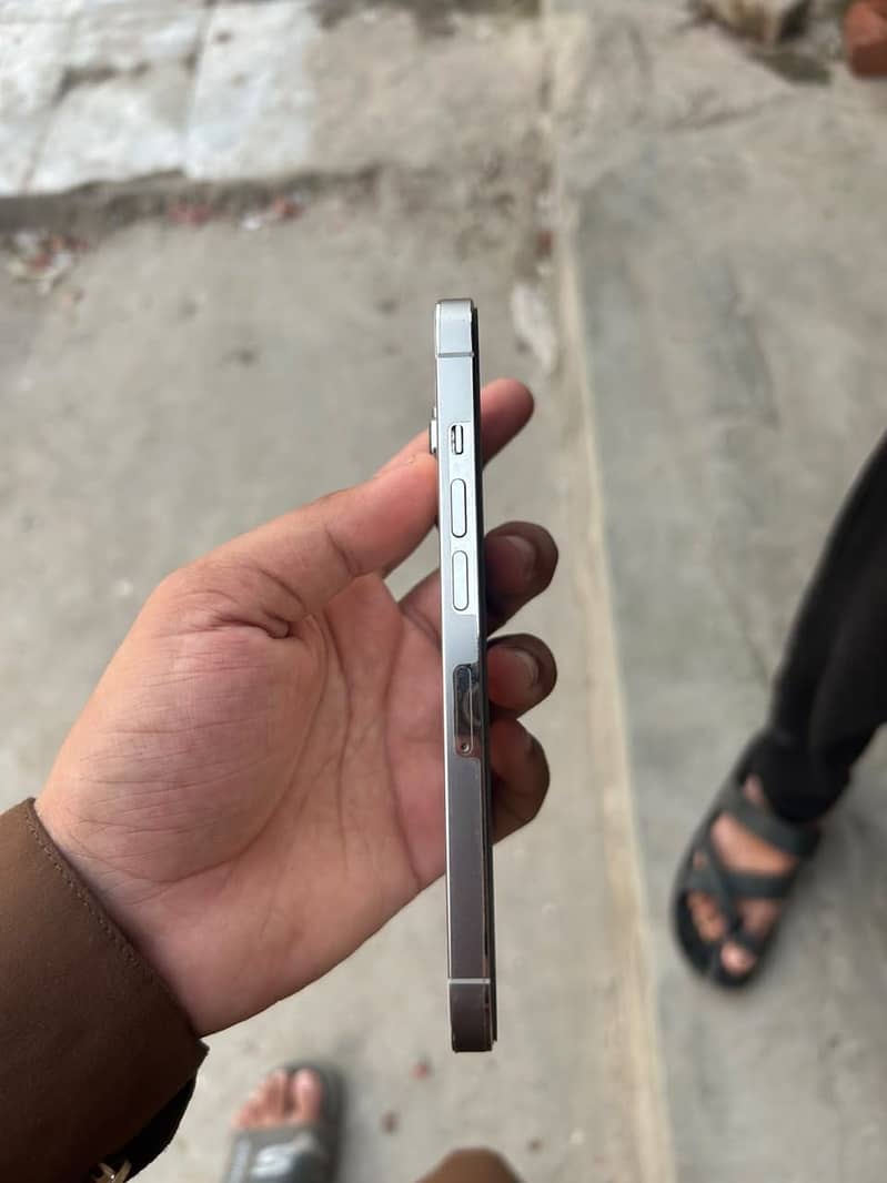Apple iPhone 13 Pro 3