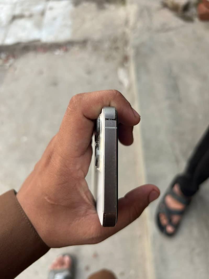 Apple iPhone 13 Pro 4