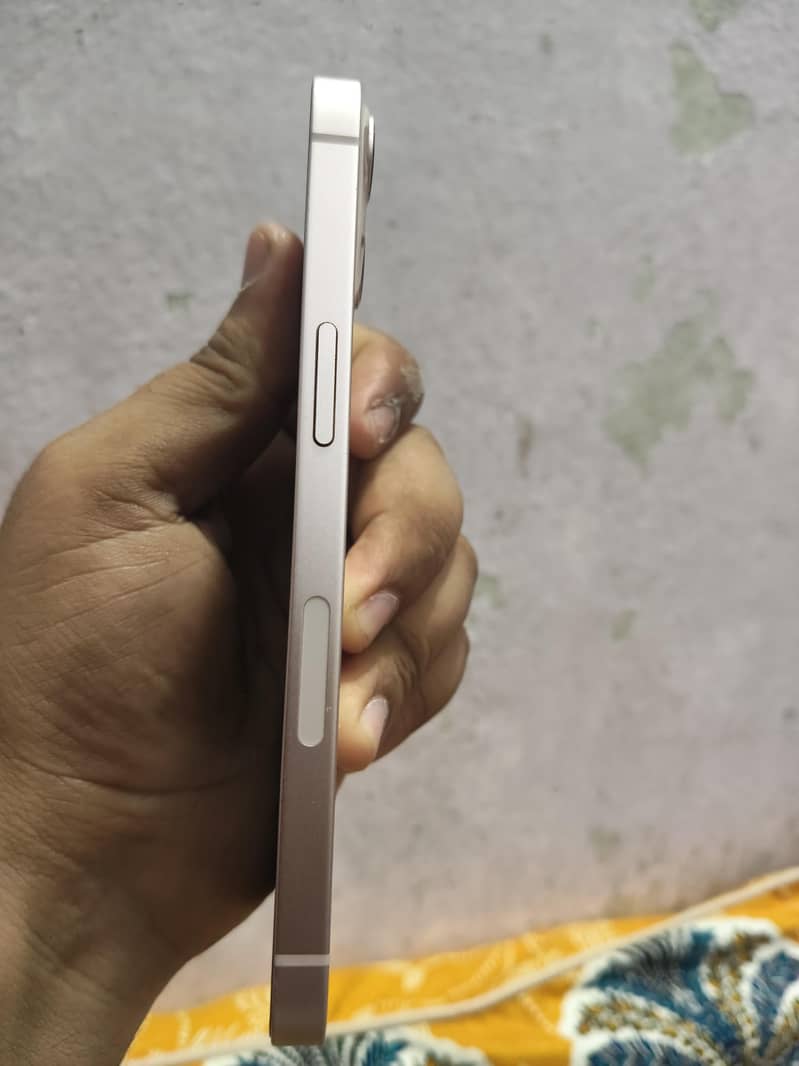 Apple iPhone 13 2