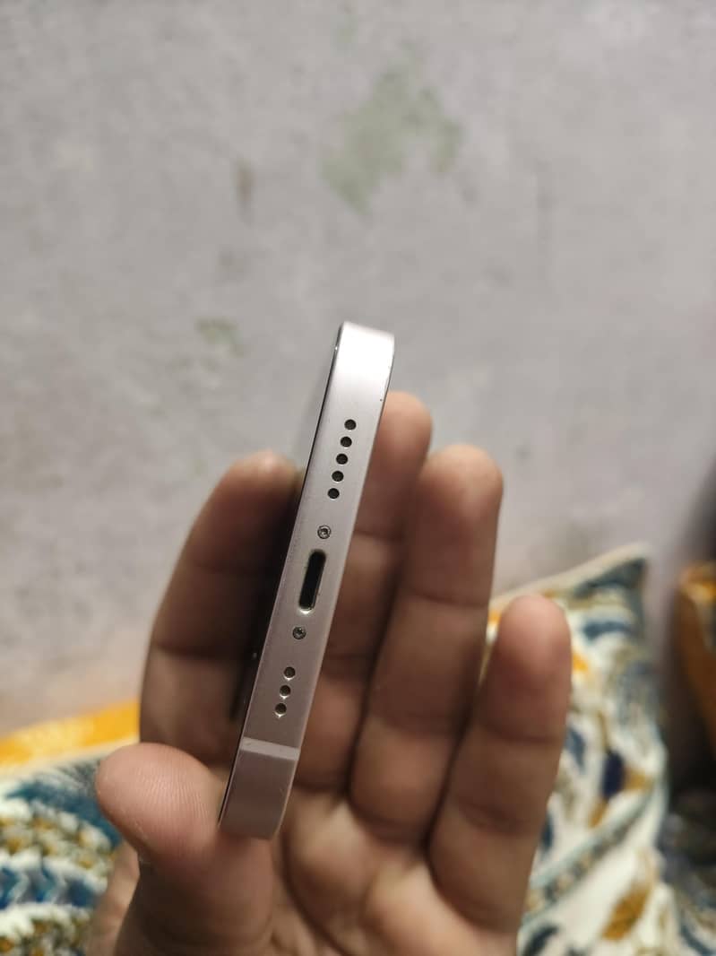 Apple iPhone 13 5