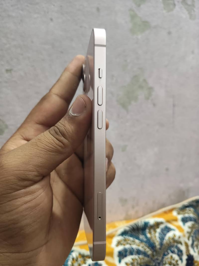 Apple iPhone 13 6