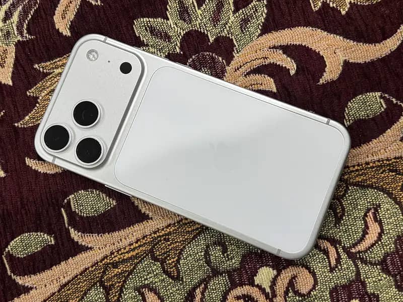 Apple iPhone 17 Pro Max 3