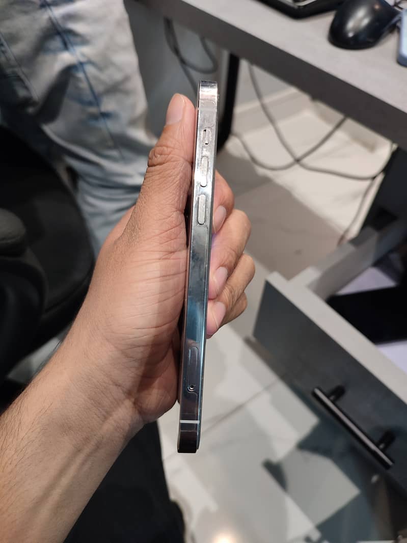 Apple iPhone 12 Pro 2