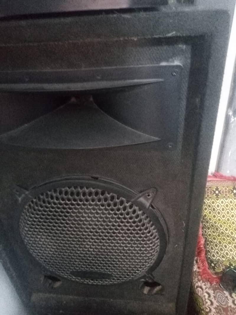 d max speaker 0