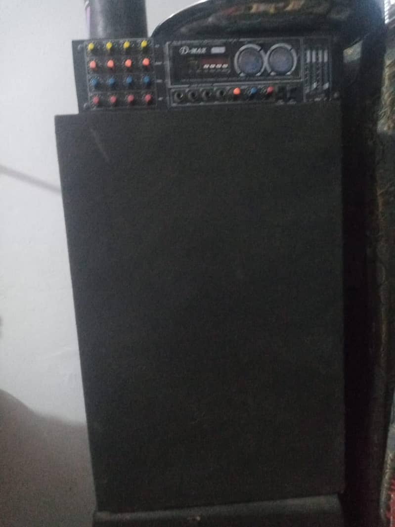 d max speaker 1