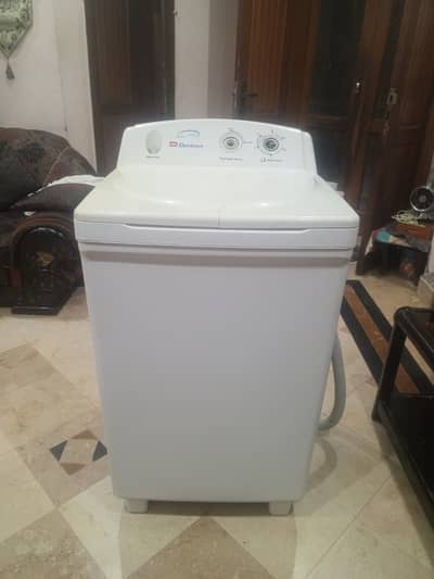 Used Dawlance washing machiene in perfect condition is up for sale