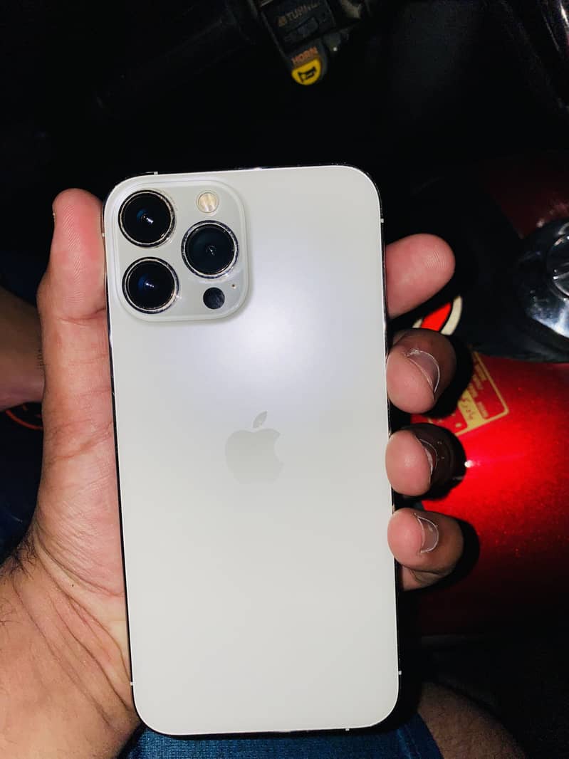Apple iPhone 13 Pro Max 1