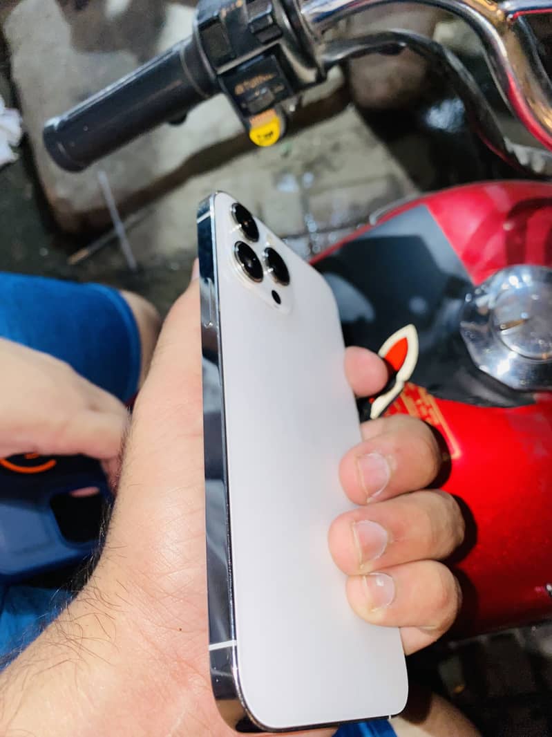 Apple iPhone 13 Pro Max 6