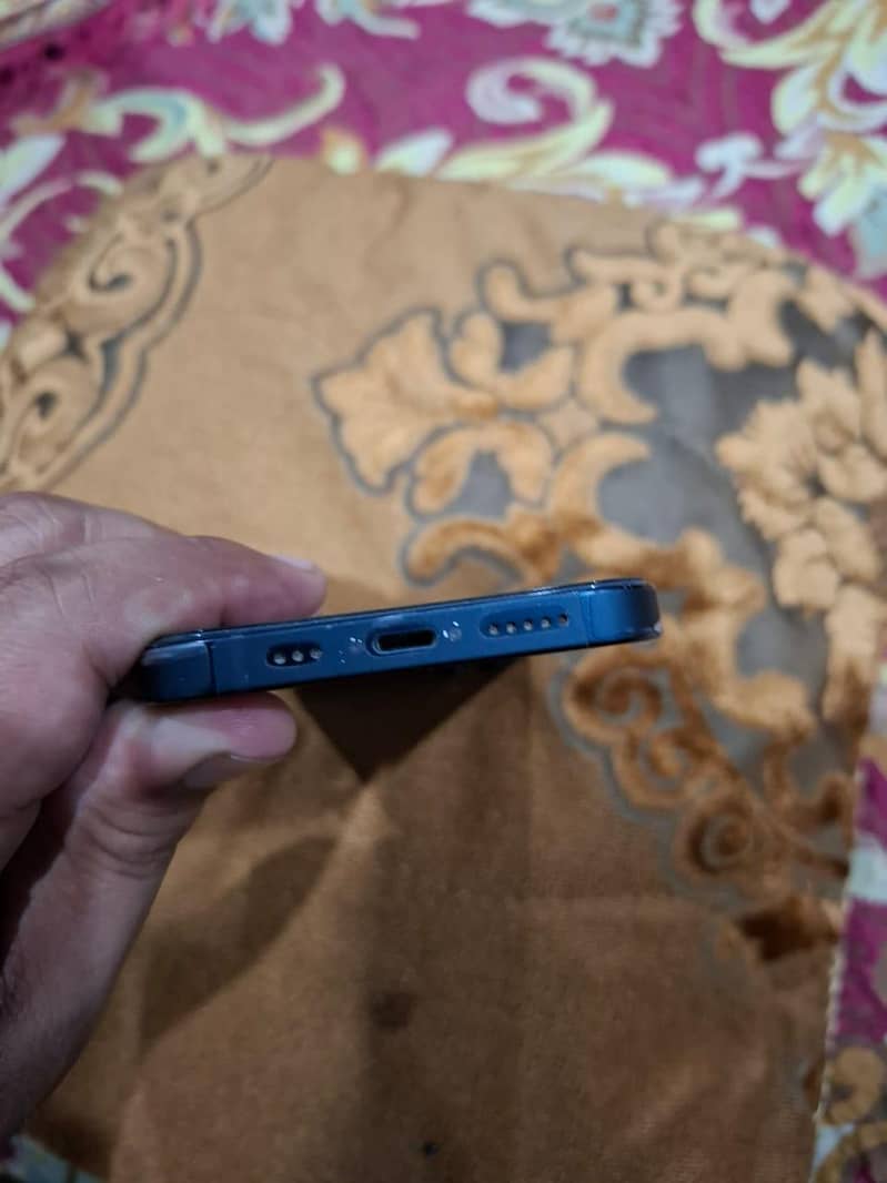 Apple iPhone 13 4