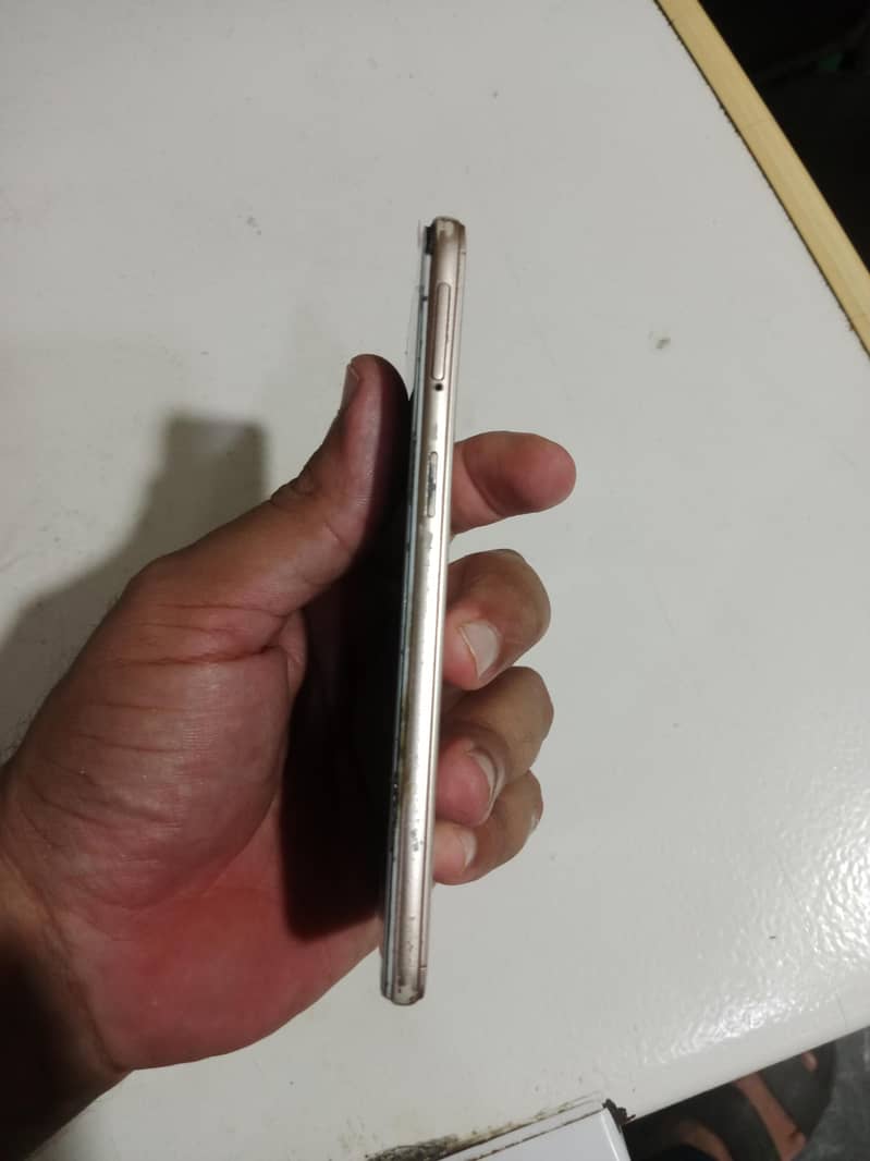 OPPO A37 2
