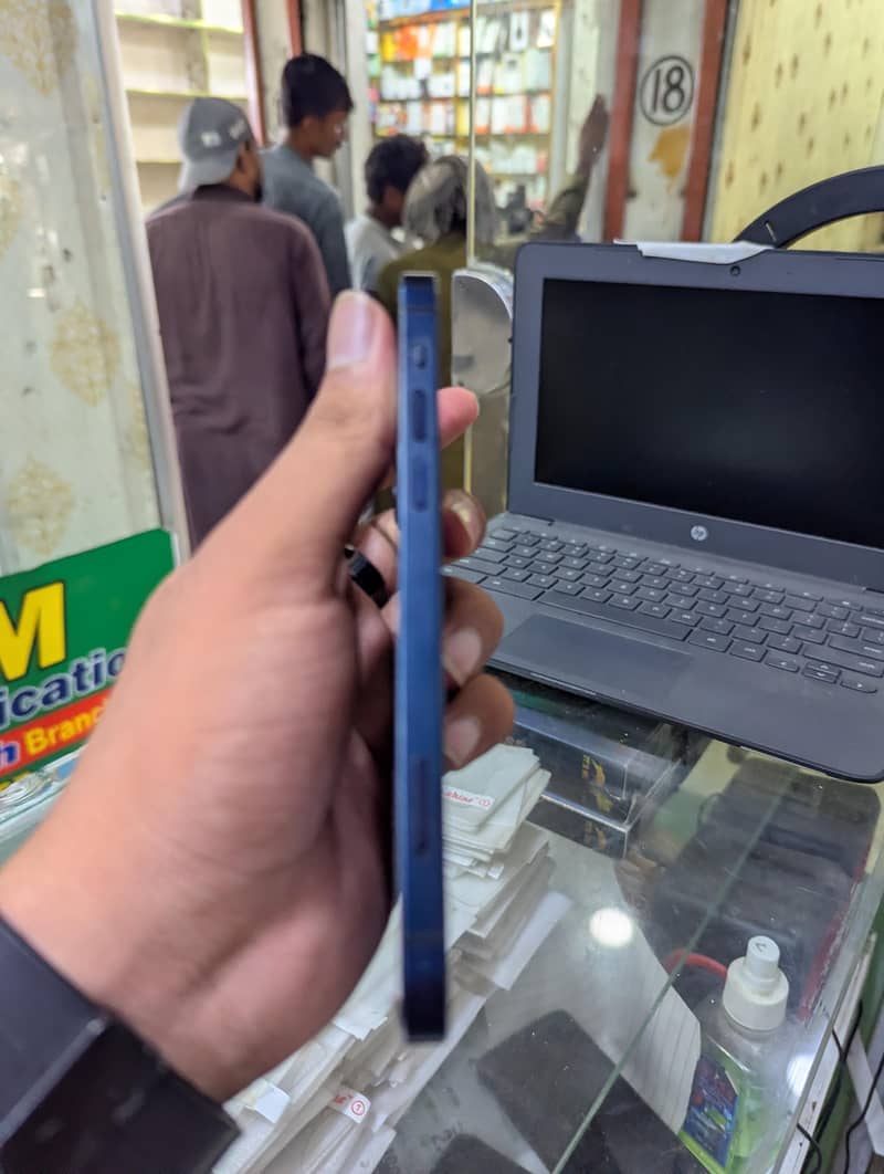 Apple iPhone 12 2