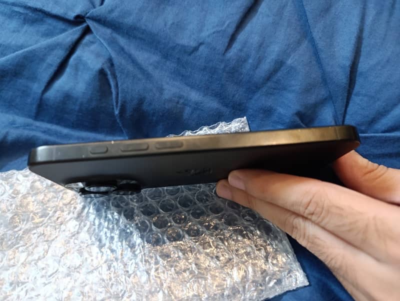 Apple iPhone 16 Pro 0