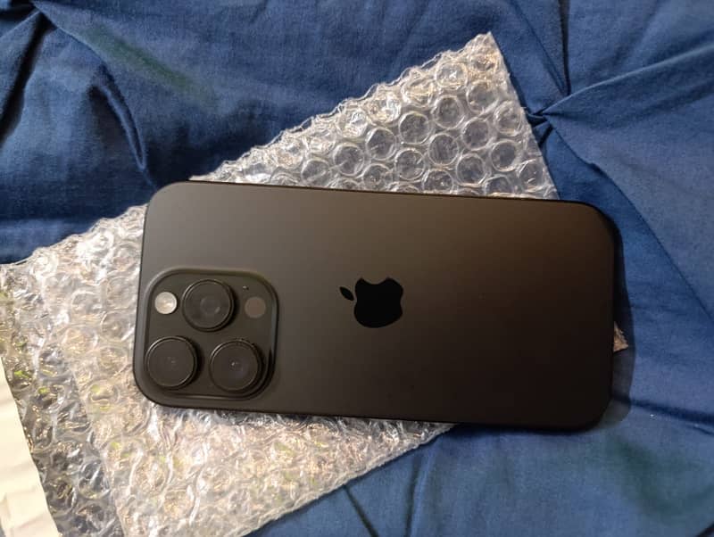 Apple iPhone 16 Pro 2