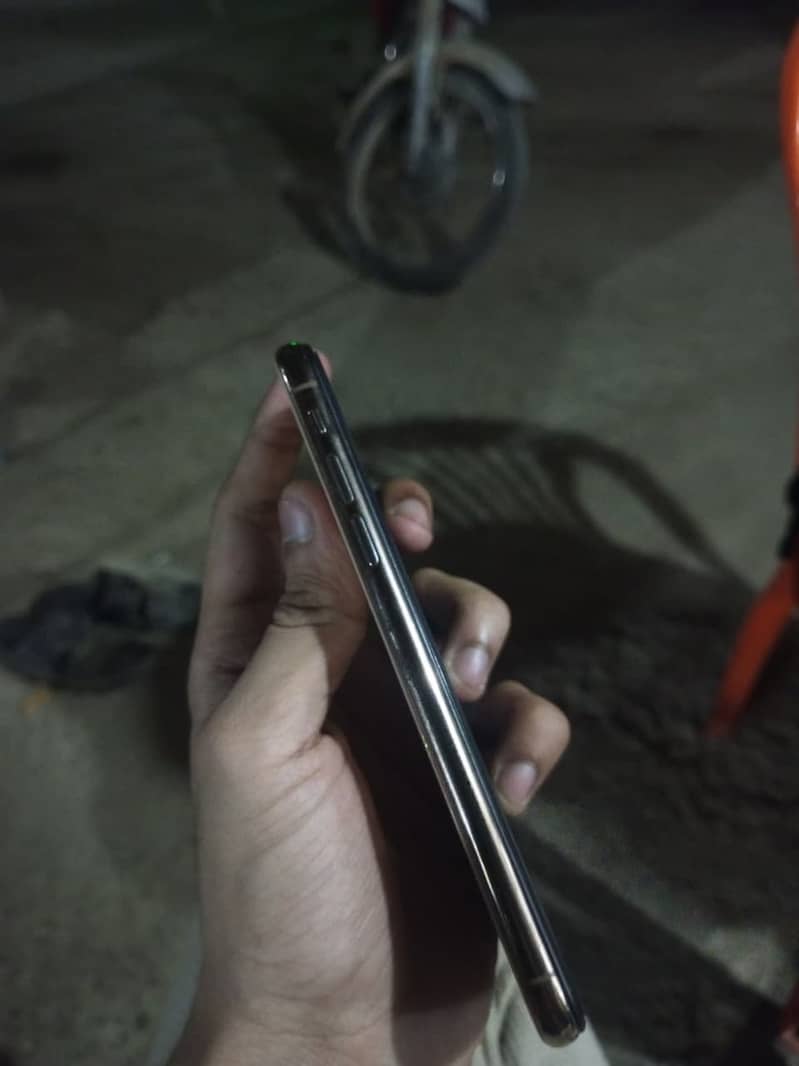 Apple iPhone XS 0