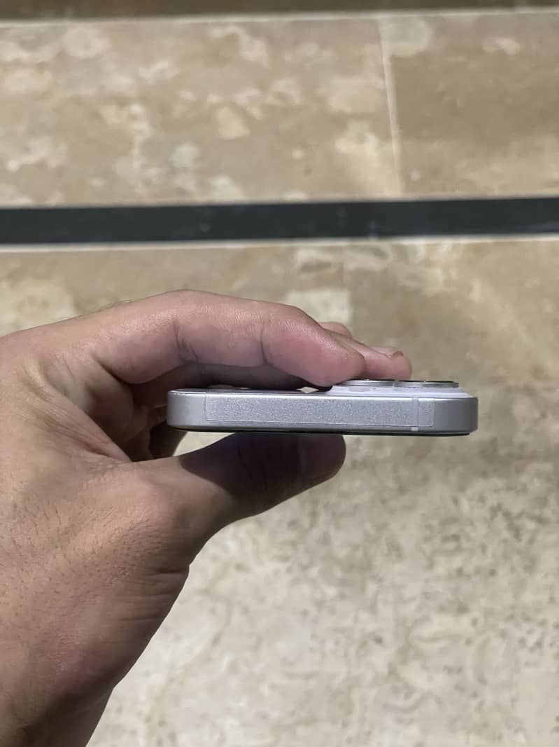 Apple iPhone 14 3