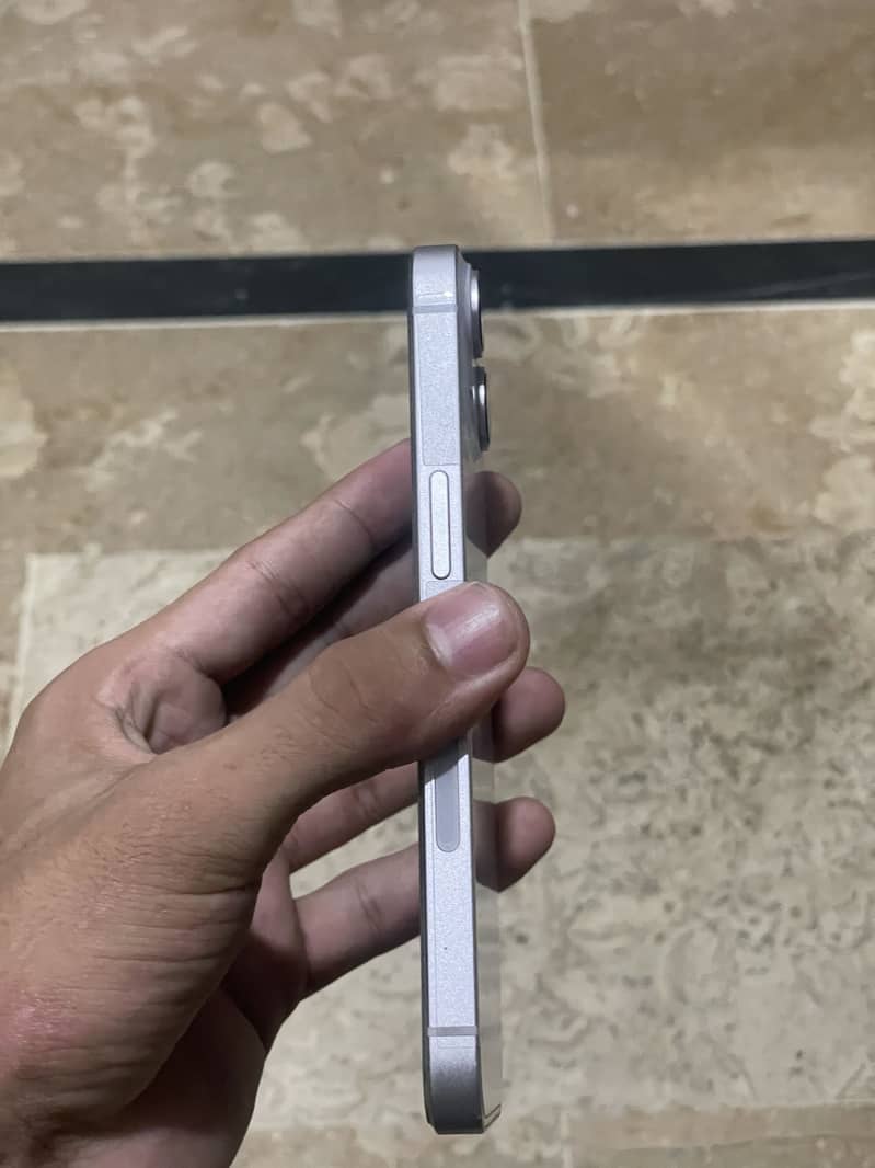 Apple iPhone 14 4