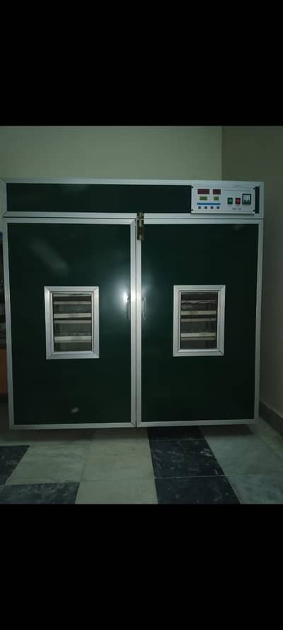 1600 eggs Incubator