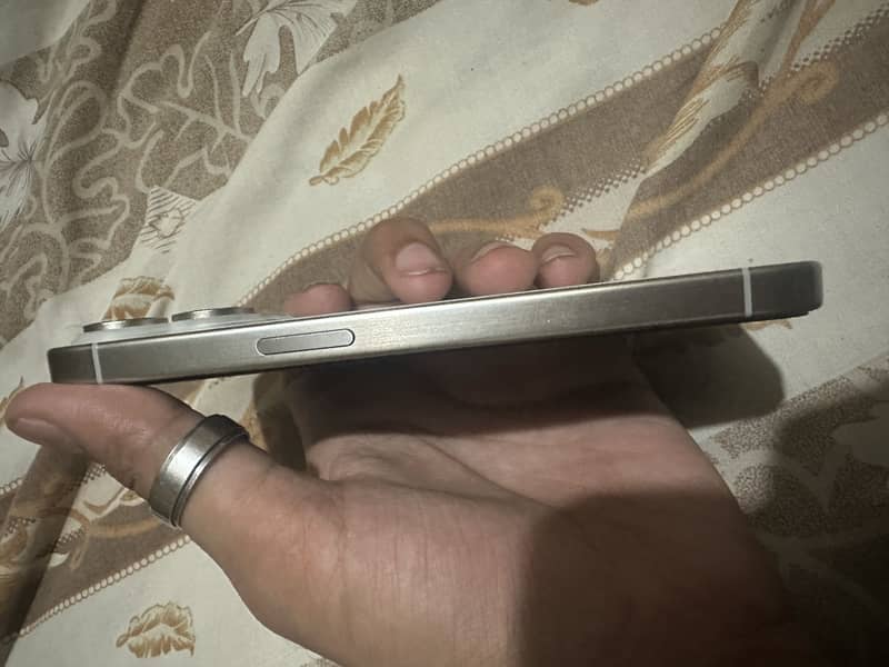 Apple iPhone 15 Pro 1