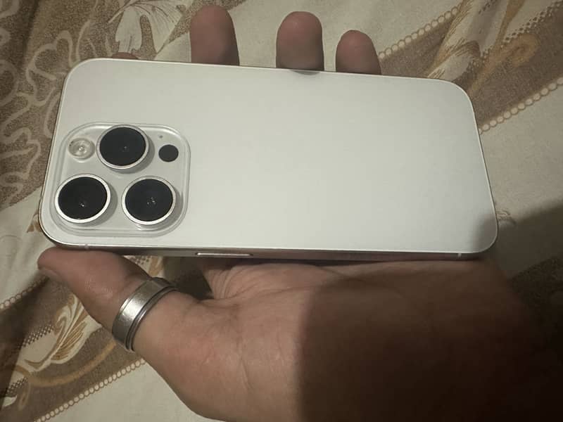 Apple iPhone 15 Pro 3