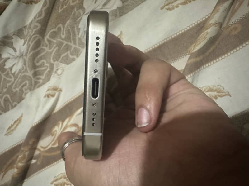 Apple iPhone 15 Pro 4