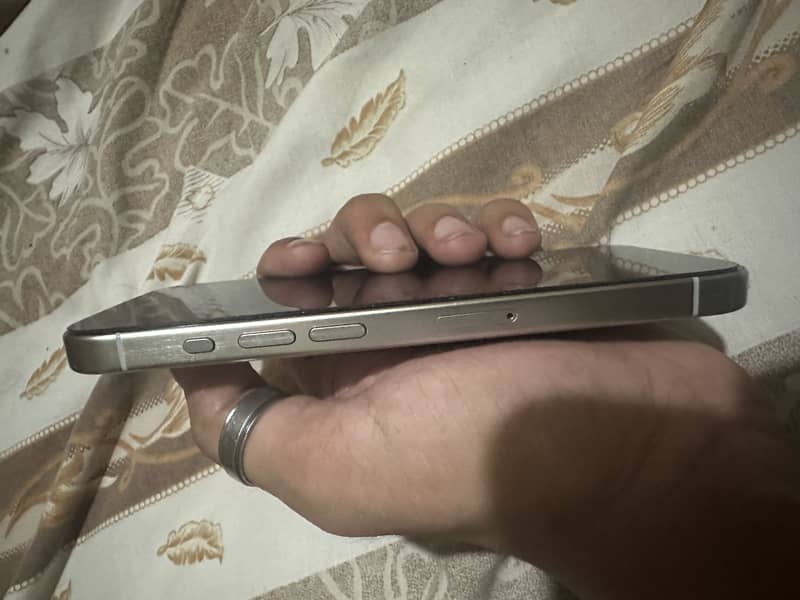 Apple iPhone 15 Pro 6