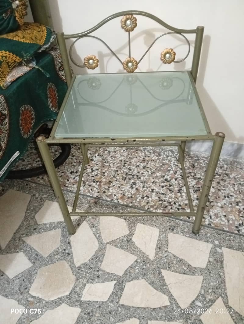 Bed/side table/mattress 0