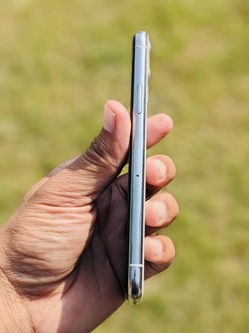 iPhone 11 Pro 2