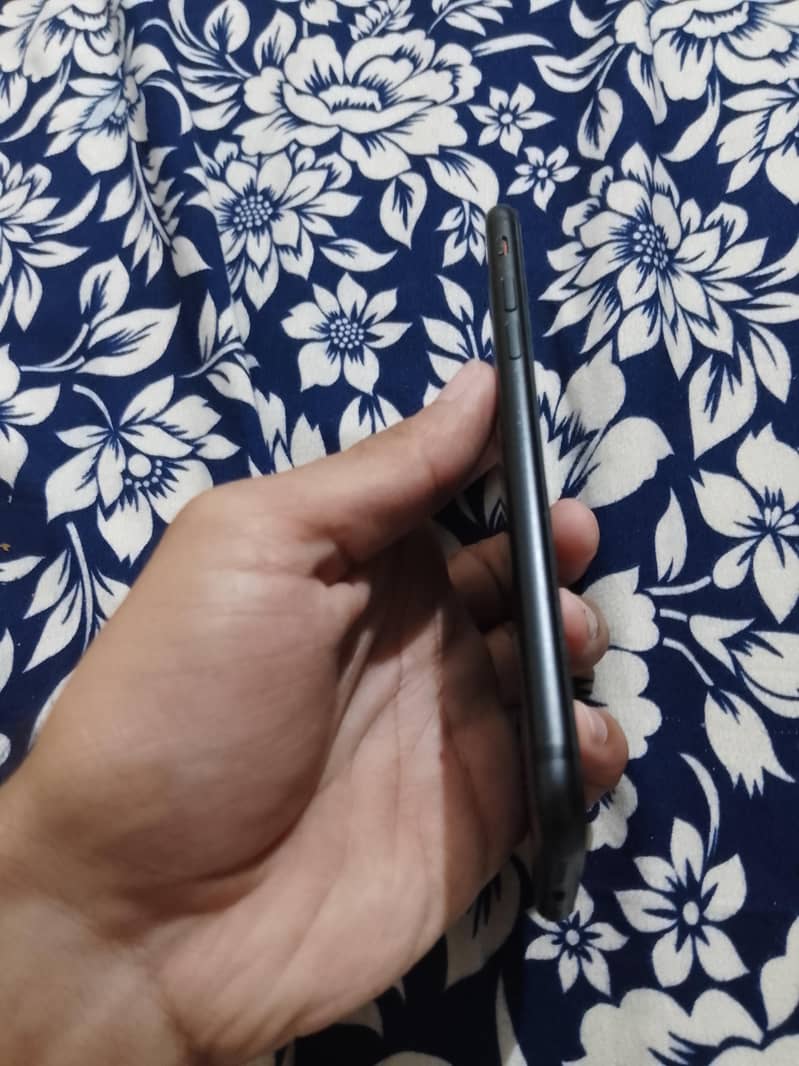 Apple iPhone 7 4