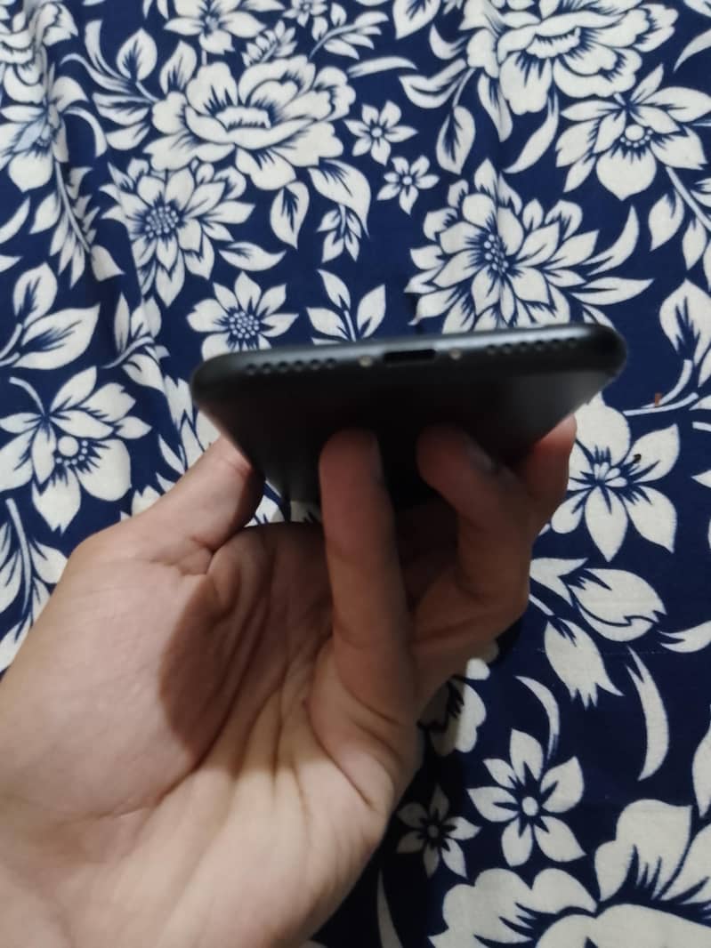 Apple iPhone 7 5