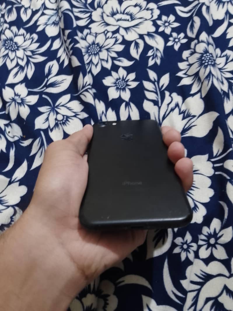 Apple iPhone 7 12