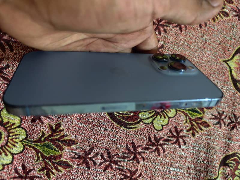 Apple iPhone 13 Pro 2