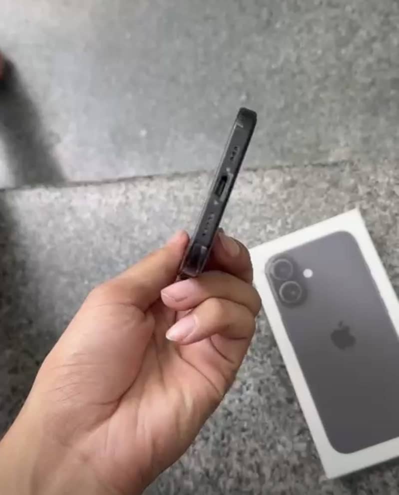 Apple iPhone 16 1