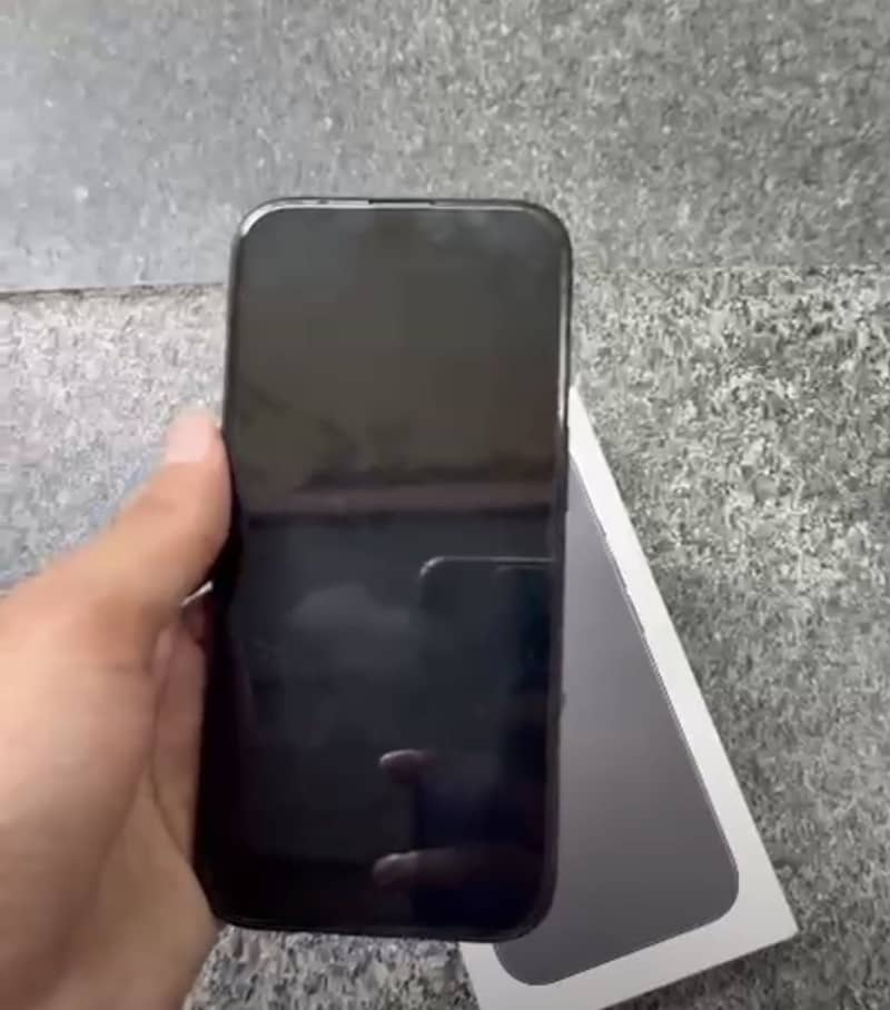 Apple iPhone 16 2