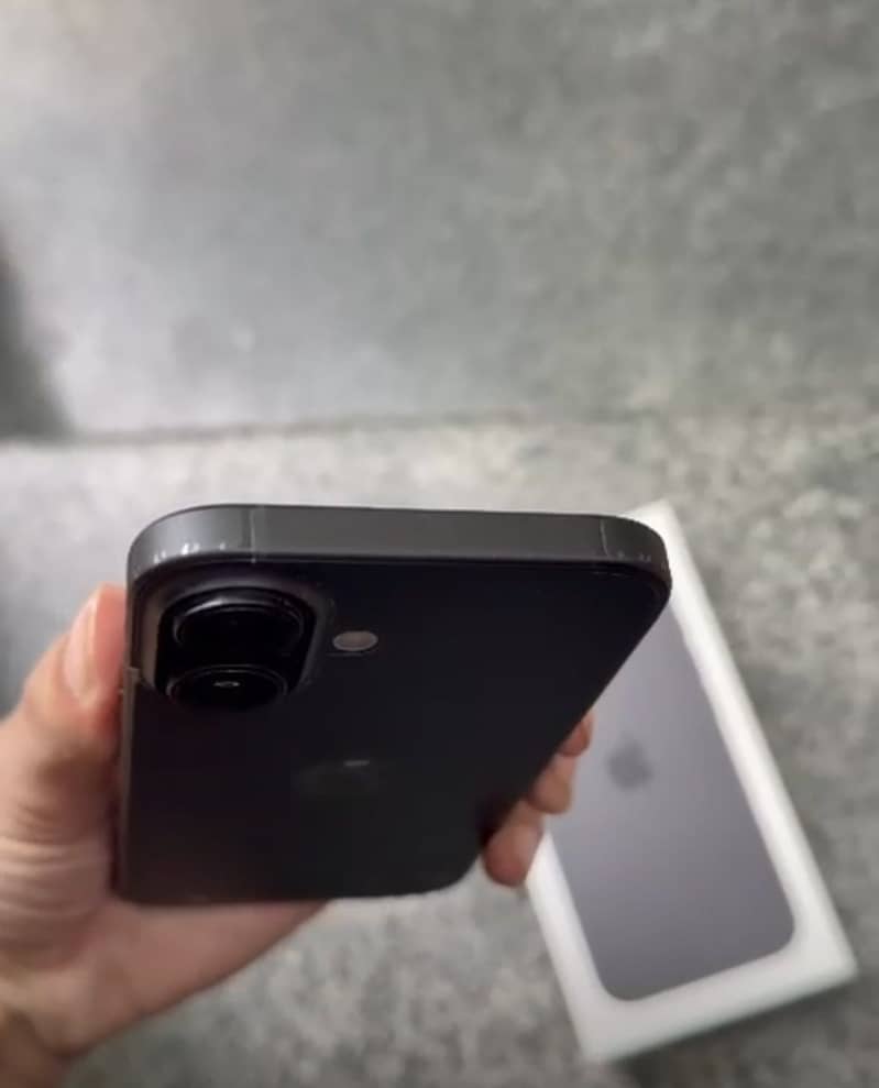Apple iPhone 16 3