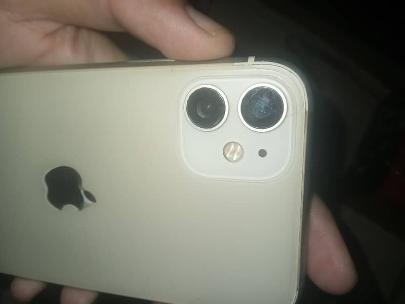 Apple iPhone 11 4