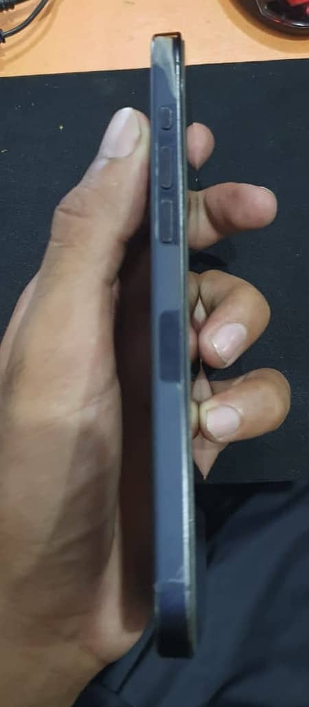 Apple iPhone 15 Pro Max 3