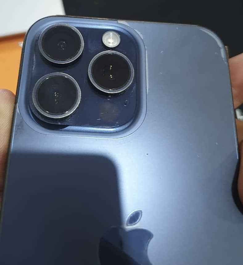Apple iPhone 15 Pro Max 6
