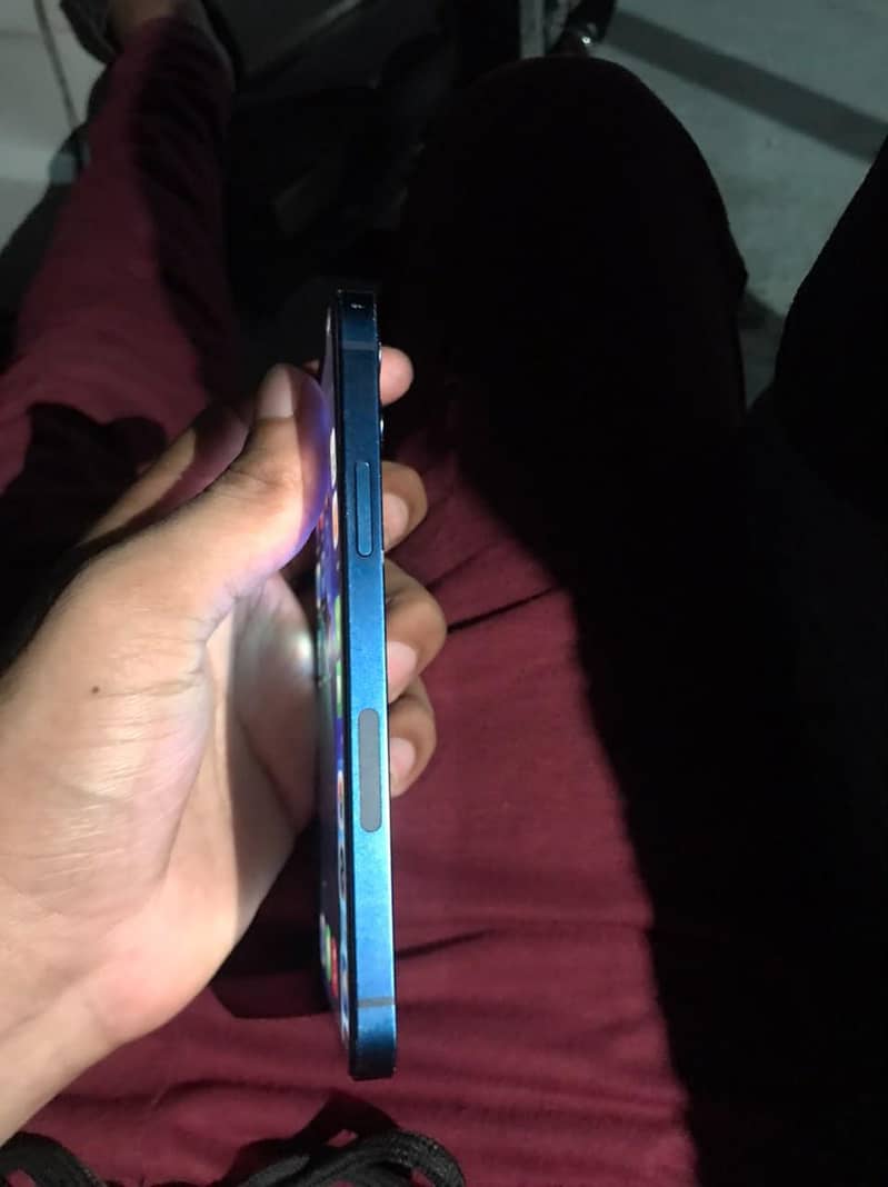 Apple iPhone 12 3