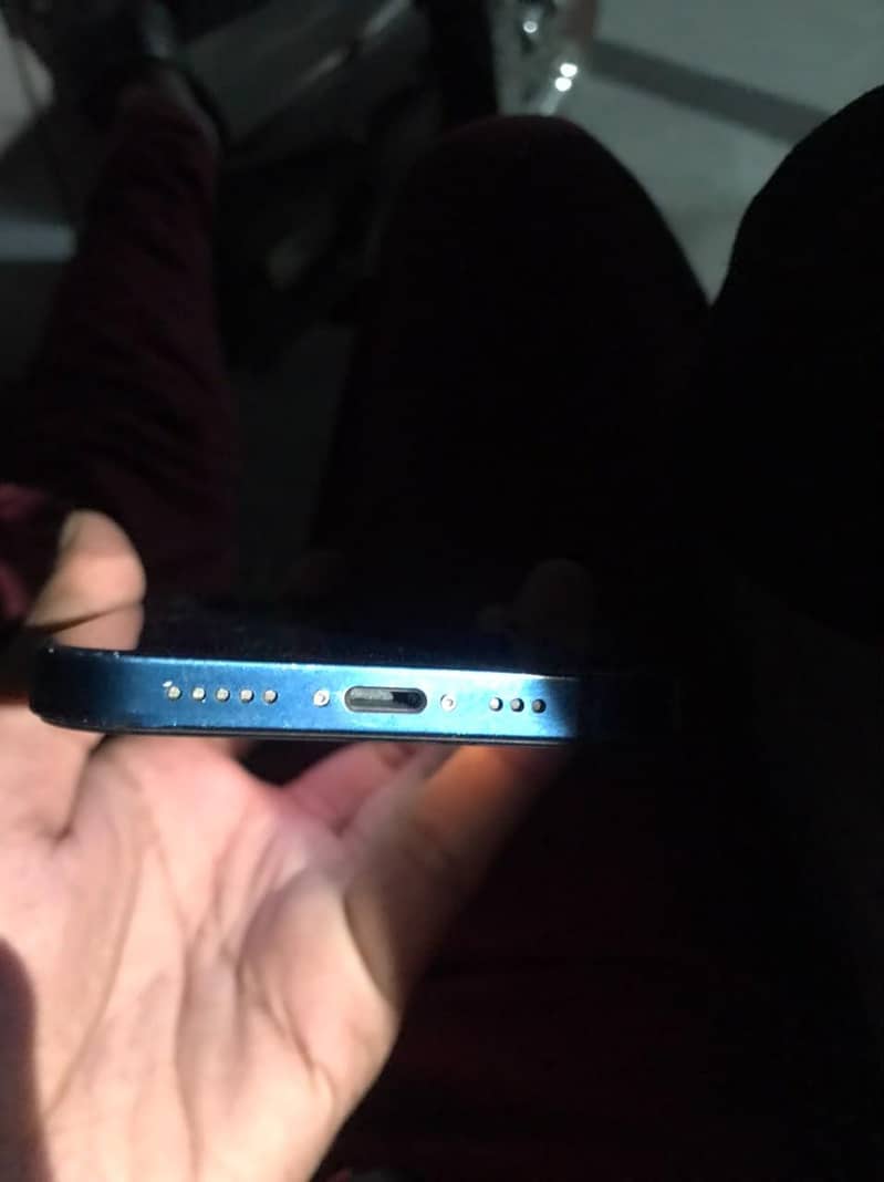 Apple iPhone 12 4