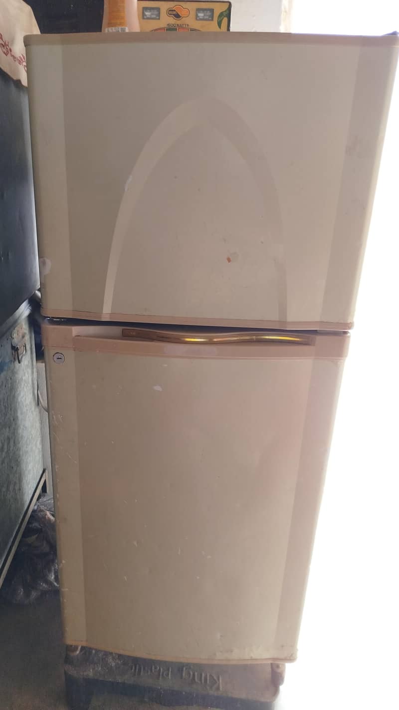 DAWLANCE MEDIUM SIZE FRIDGE 1
