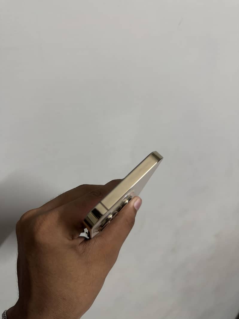 Apple iPhone 13 Pro 3