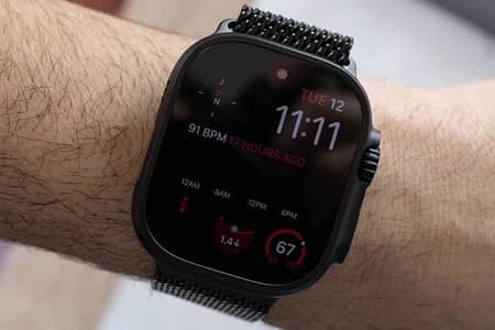 Apple Watch Ultra 2 black titanium