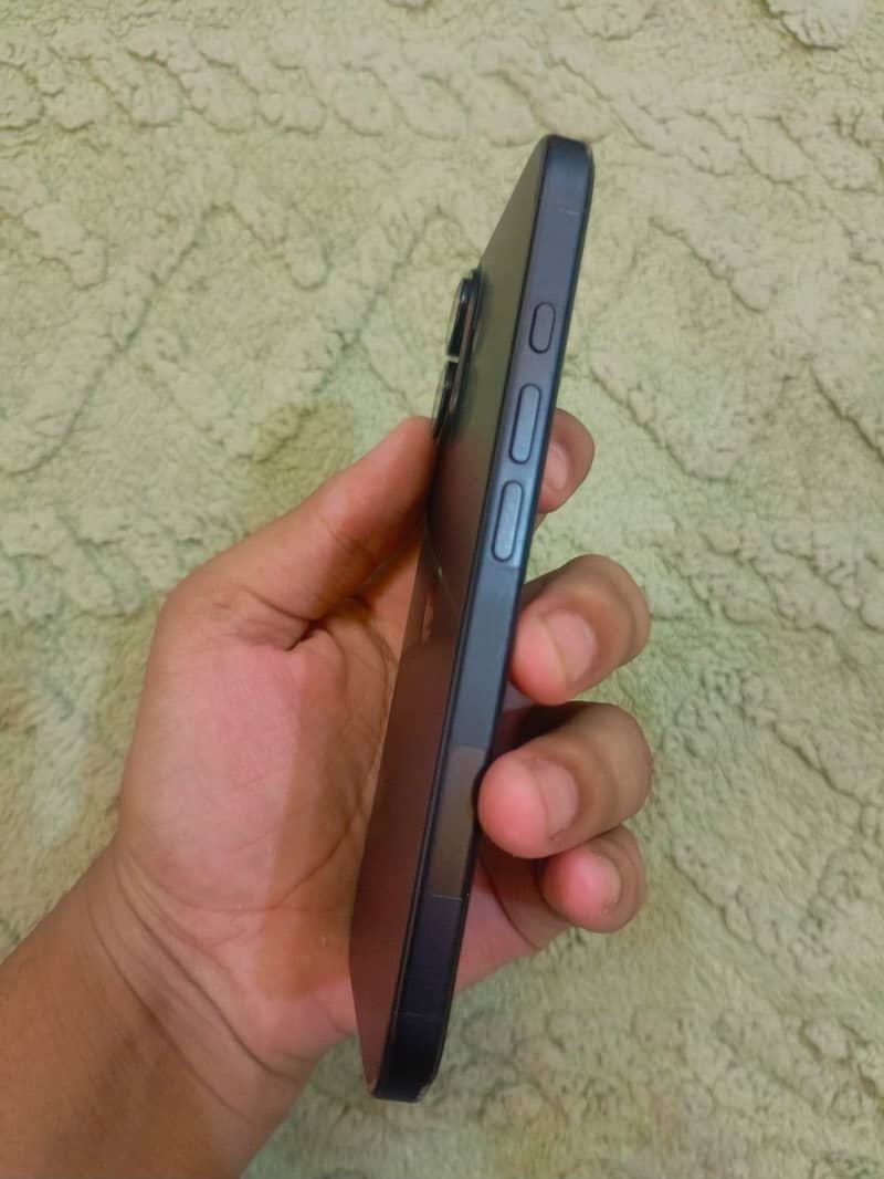 Apple iPhone 16 0