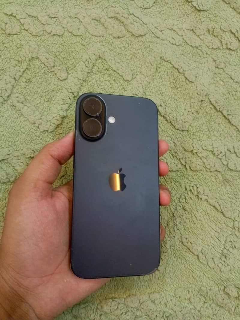 Apple iPhone 16 4