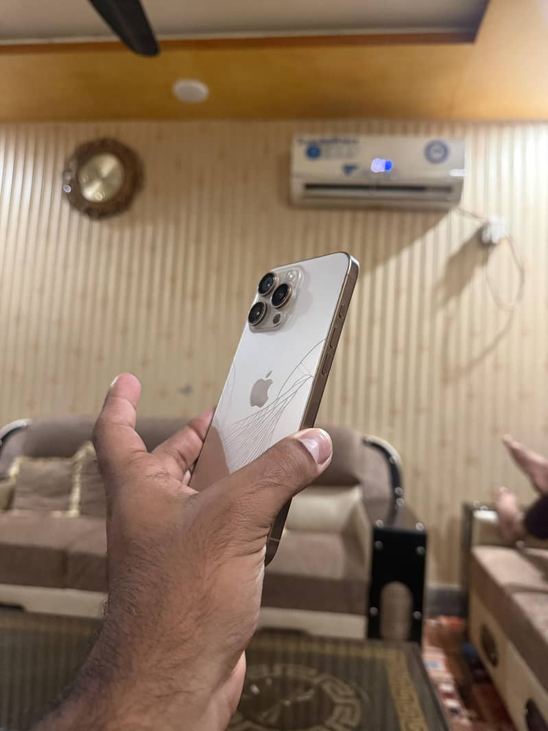 Apple iPhone 16 Pro Max 2