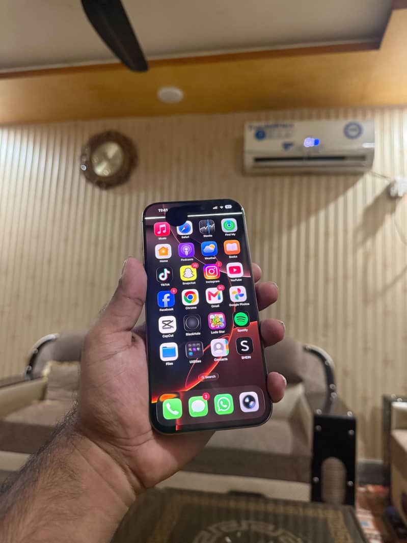 Apple iPhone 16 Pro Max 7