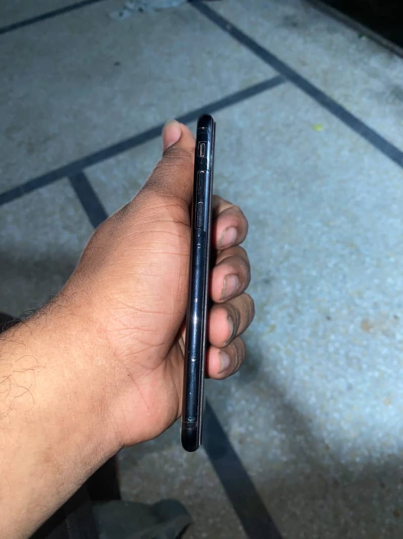 Apple iPhone 7 3