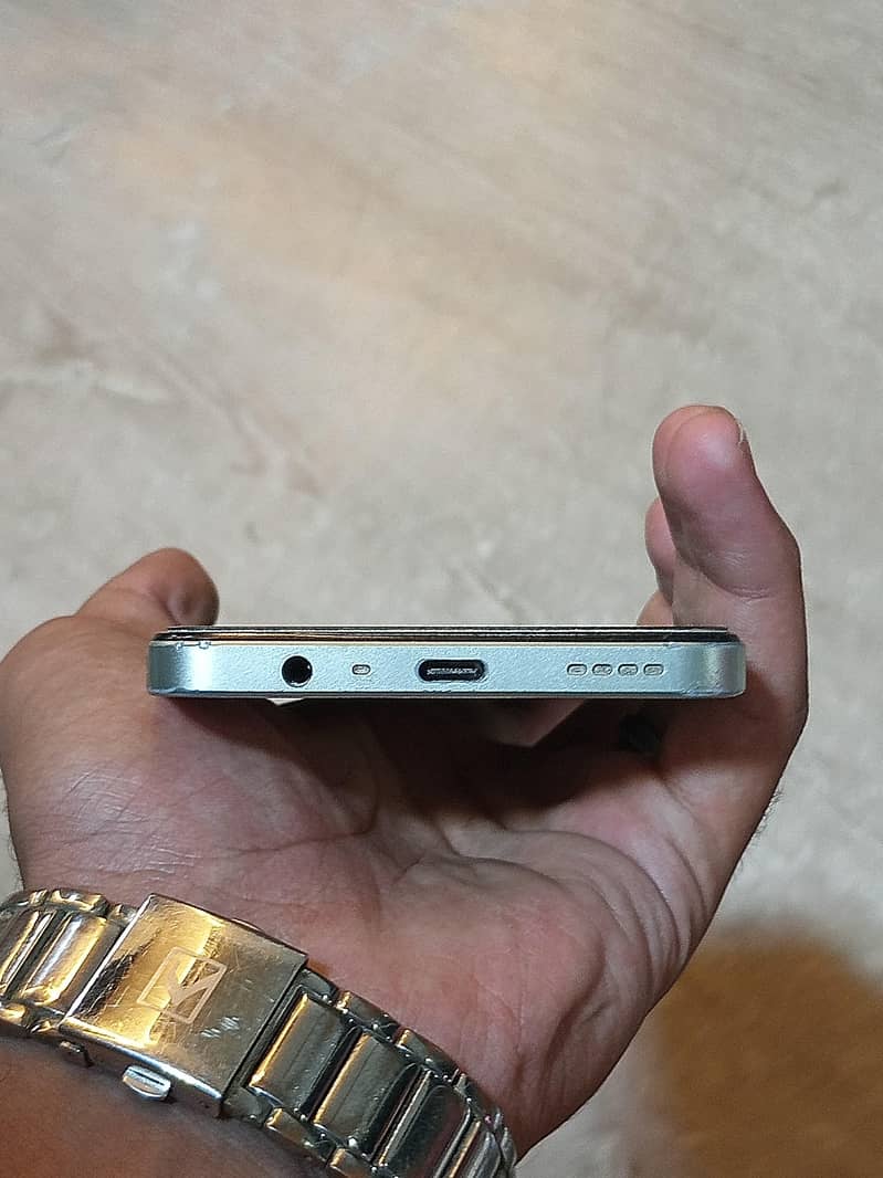 Realme Note 60x 4